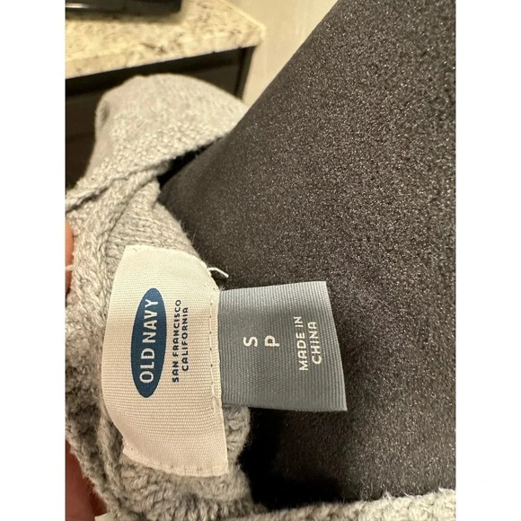 Women’s Old Navy Gray sweater - Picture 3 of 3